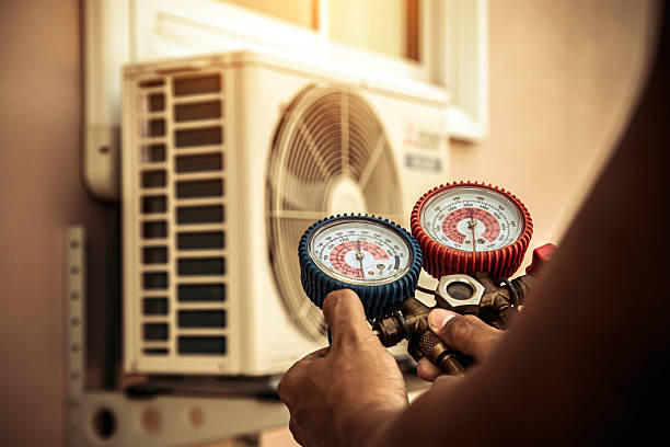 Professional Hvac technician working in Kemp, TX